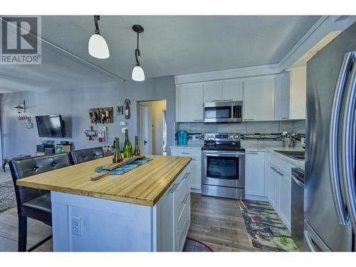 6008 Cottonwood Drive, Osoyoos, BC - Indoor Photo Showing Kitchen