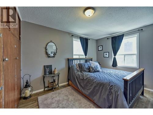 6008 Cottonwood Drive, Osoyoos, BC - Indoor Photo Showing Bedroom