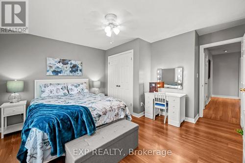 17 Hillcroft Drive, Hamilton (Stoney Creek Mountain), ON - Indoor Photo Showing Bedroom