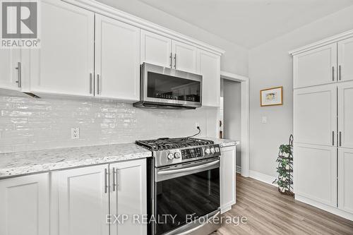 17 Hillcroft Drive, Hamilton (Stoney Creek Mountain), ON - Indoor Photo Showing Kitchen