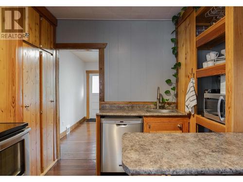 860 Wallinger Avenue, Kimberley, BC - Indoor Photo Showing Kitchen