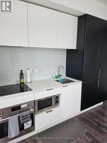 2310 - 33 Helendale Avenue, Toronto (Yonge-Eglinton), ON - Indoor Photo Showing Kitchen