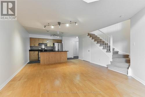 425 - 119 Merton Street, Toronto (Mount Pleasant West), ON - Indoor Photo Showing Kitchen