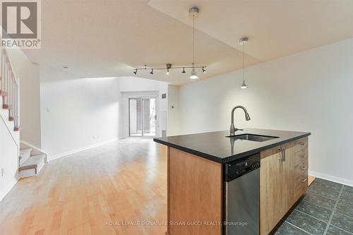 425 - 119 Merton Street, Toronto (Mount Pleasant West), ON - Indoor Photo Showing Kitchen