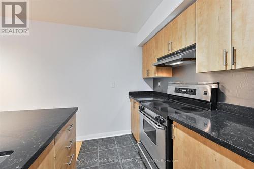 425 - 119 Merton Street, Toronto (Mount Pleasant West), ON - Indoor Photo Showing Kitchen