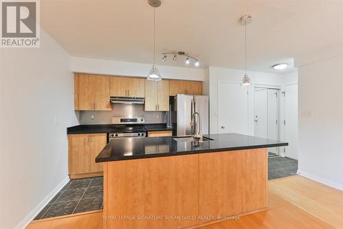 425 - 119 Merton Street, Toronto (Mount Pleasant West), ON - Indoor Photo Showing Kitchen With Double Sink