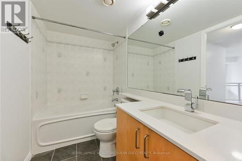 425 - 119 Merton Street, Toronto (Mount Pleasant West), ON - Indoor Photo Showing Bathroom