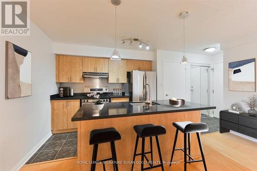 425 - 119 Merton Street, Toronto (Mount Pleasant West), ON - Indoor Photo Showing Kitchen With Double Sink