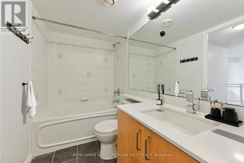 425 - 119 Merton Street, Toronto (Mount Pleasant West), ON - Indoor Photo Showing Bathroom