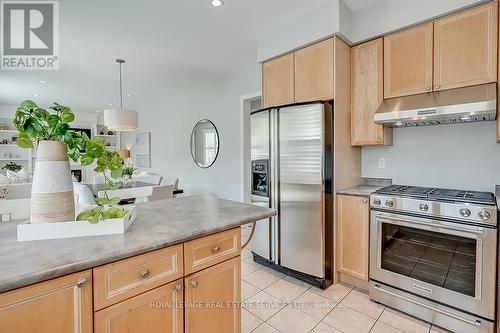 2284 Foxhole Circle, Oakville (West Oak Trails), ON - Indoor Photo Showing Kitchen With Stainless Steel Kitchen