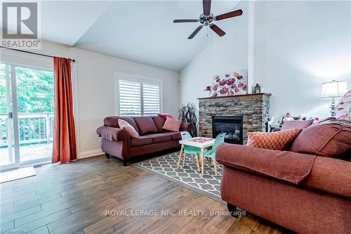 25 - 7 Gibson Place, St. Catharines, ON - Indoor Photo Showing Living Room With Fireplace