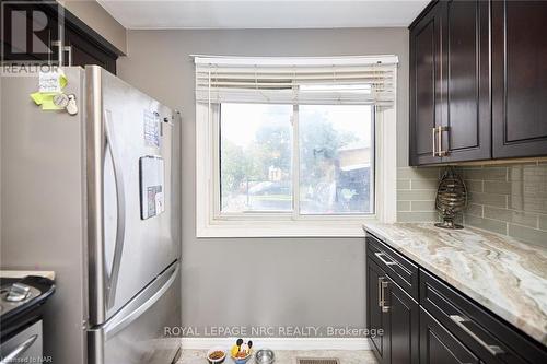 7 - 50 Lakeshore Road, St. Catharines, ON - Indoor Photo Showing Kitchen