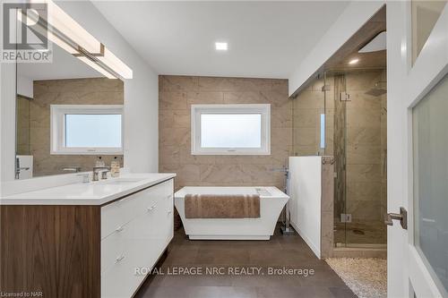 53 Tennessee Avenue, Port Colborne, ON - Indoor Photo Showing Bathroom