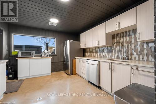 53 Tennessee Avenue, Port Colborne, ON - Indoor Photo Showing Kitchen