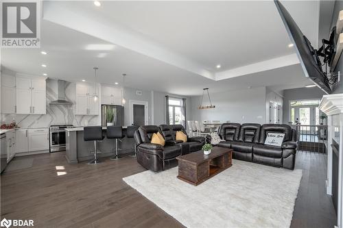 151 Cherrywood Parkway, Napanee, ON - Indoor Photo Showing Living Room