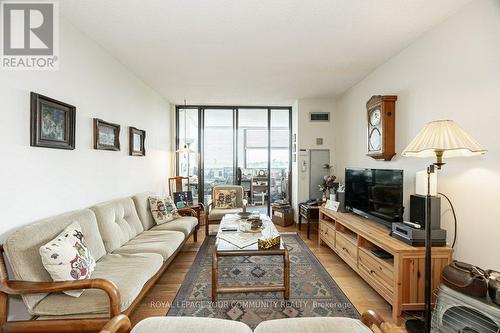 606 - 133 Torresdale Avenue, Toronto (Westminster-Branson), ON - Indoor Photo Showing Living Room