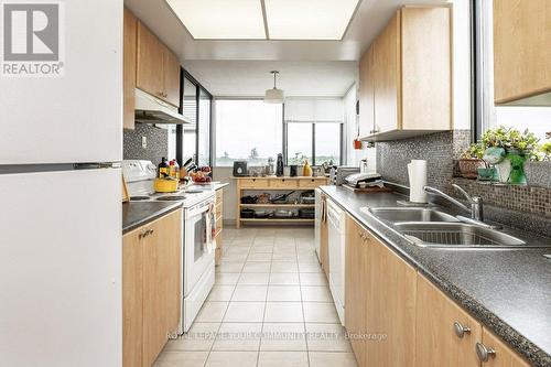 606 - 133 Torresdale Avenue, Toronto (Westminster-Branson), ON - Indoor Photo Showing Kitchen With Double Sink