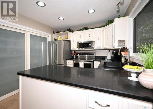 1275 Veterans Crescent, Estevan, SK - Indoor Photo Showing Kitchen