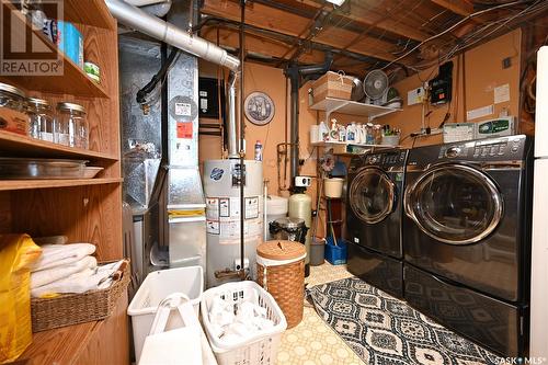 1275 Veterans Crescent, Estevan, SK - Indoor Photo Showing Laundry Room