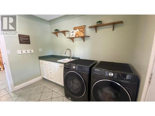 4580 Iron Mountain Road, Merritt, BC - Indoor Photo Showing Laundry Room