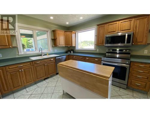 4580 Iron Mountain Road, Merritt, BC - Indoor Photo Showing Kitchen With Double Sink