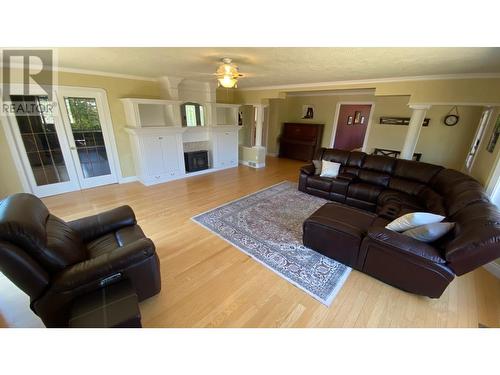 4580 Iron Mountain Road, Merritt, BC - Indoor Photo Showing Living Room