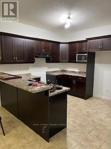 32 - 960 Bitterbush Crescent, London, ON - Indoor Photo Showing Kitchen