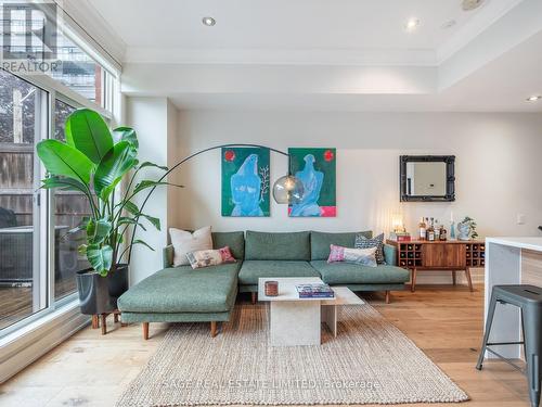 58A Tecumseth Street, Toronto, ON - Indoor Photo Showing Living Room