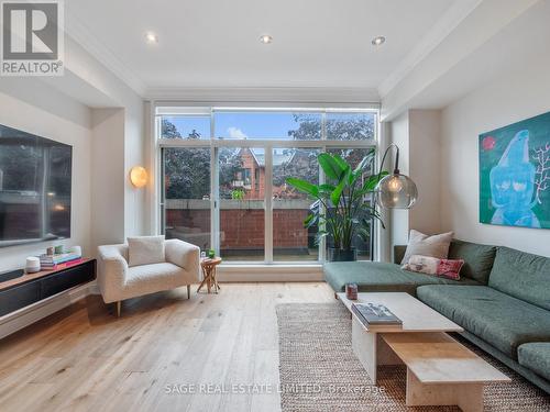 58A Tecumseth Street, Toronto, ON - Indoor Photo Showing Living Room