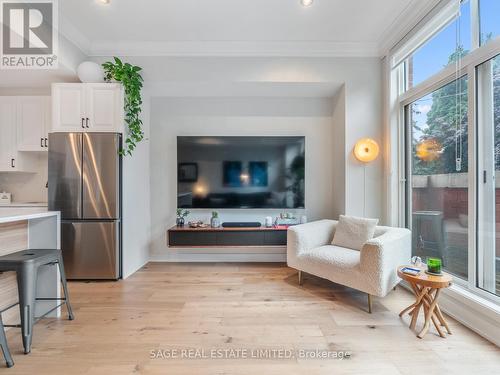 58A Tecumseth Street, Toronto, ON - Indoor Photo Showing Living Room