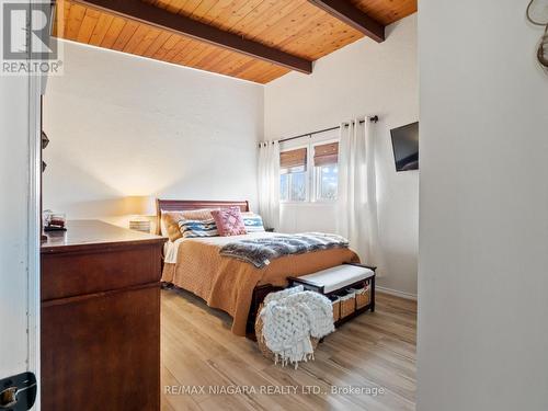 320 Albany Street, Fort Erie, ON - Indoor Photo Showing Bedroom