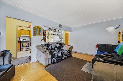 929 Upper Ottawa Street, Hamilton, ON - Indoor Photo Showing Living Room