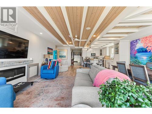 3350 Watt Road Unit# 3, Kelowna, BC - Indoor Photo Showing Living Room