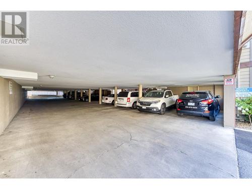 3350 Watt Road Unit# 3, Kelowna, BC - Indoor Photo Showing Garage