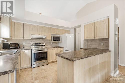 2257 Esprit Drive, Ottawa, ON - Indoor Photo Showing Kitchen