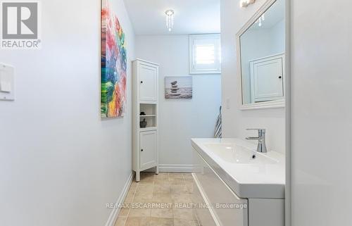 11 Alexander Boulevard, Haldimand, ON - Indoor Photo Showing Bathroom