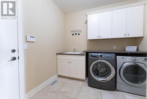 11 Alexander Boulevard, Haldimand, ON - Indoor Photo Showing Laundry Room