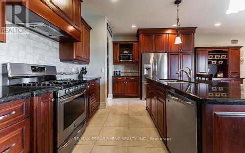 11 Alexander Boulevard, Haldimand, ON - Indoor Photo Showing Kitchen With Double Sink With Upgraded Kitchen