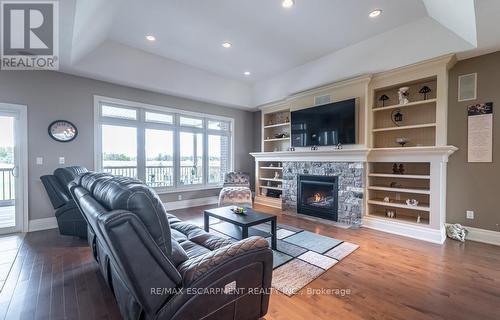 11 Alexander Boulevard, Haldimand, ON - Indoor Photo Showing Living Room With Fireplace