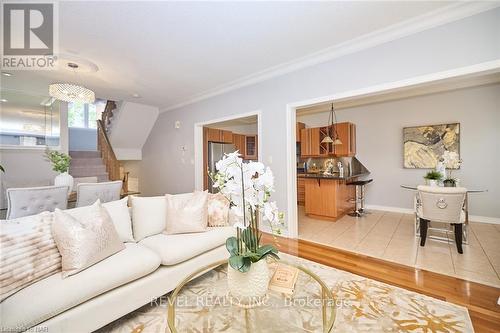 36 Natalie Court, Thorold, ON - Indoor Photo Showing Living Room