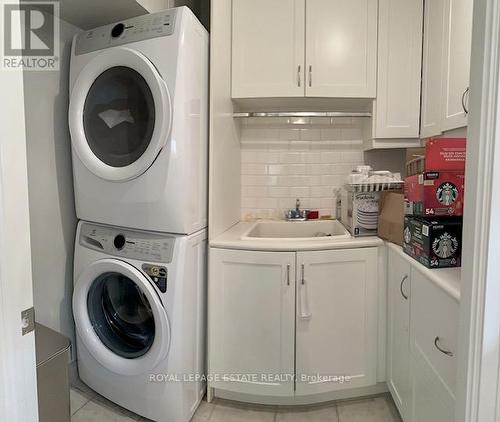 1203 - 1580 Mississauga Valley Boulevard, Mississauga, ON - Indoor Photo Showing Laundry Room