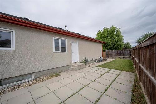 3 Highbury Rd, Winnipeg, MB 