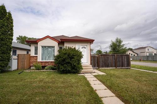 3 Highbury Rd, Winnipeg, MB 