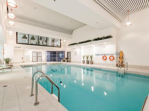 Piscine - 304-2333 Rue Sherbrooke O., Montréal (Ville-Marie), QC - Indoor Photo Showing Other Room With In Ground Pool