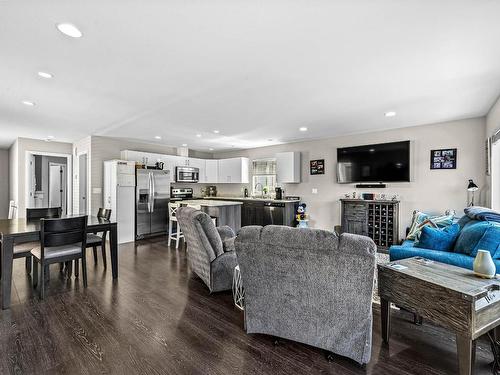 119-1850 Hugh Allan Drive, Kamloops, BC - Indoor Photo Showing Living Room