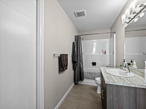 119-1850 Hugh Allan Drive, Kamloops, BC - Indoor Photo Showing Bathroom