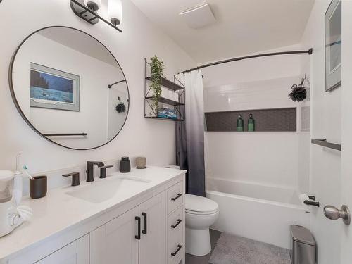 341 Waddington Drive, Kamloops, BC - Indoor Photo Showing Bathroom