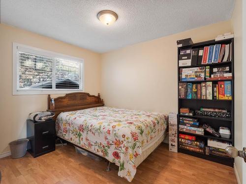 341 Waddington Drive, Kamloops, BC - Indoor Photo Showing Bedroom