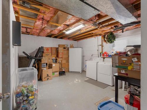 341 Waddington Drive, Kamloops, BC - Indoor Photo Showing Laundry Room