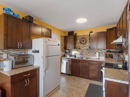 341 Waddington Drive, Kamloops, BC - Indoor Photo Showing Kitchen With Double Sink